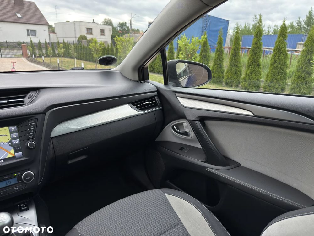 Toyota Avensis 1.8 Premium - 34