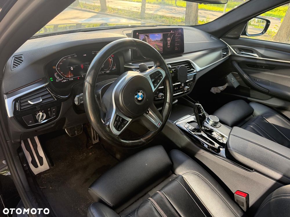BMW Seria 5 540d xDrive mHEV M Sport sport - 17