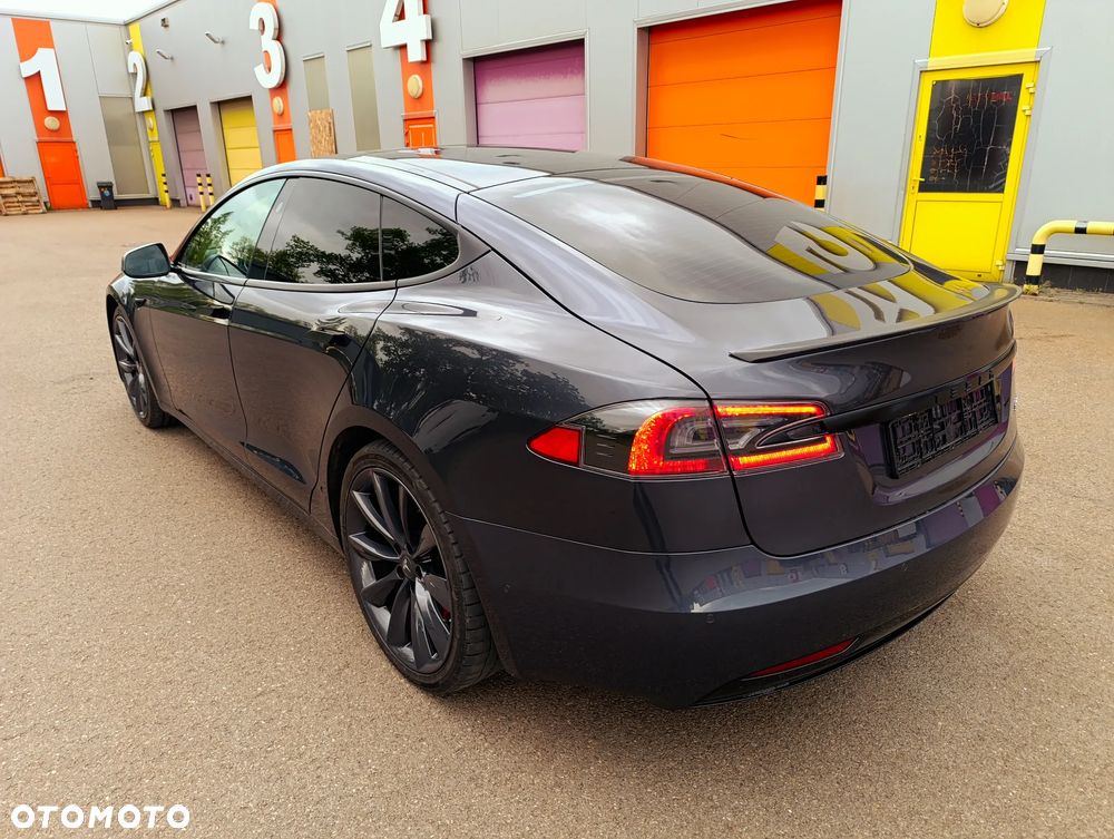 Tesla Model S - 7