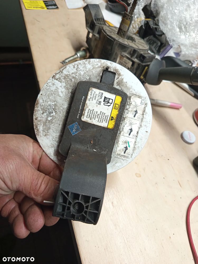 ford fiesta mk7  VIII klapka wlewu paliwa orginał europa -poznan - 2