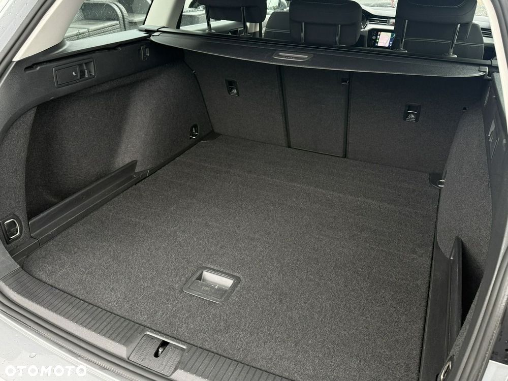 Volkswagen Passat - 38