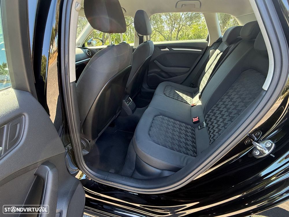Audi A3 Sportback 1.6 TDI Attraction Ultra - 12