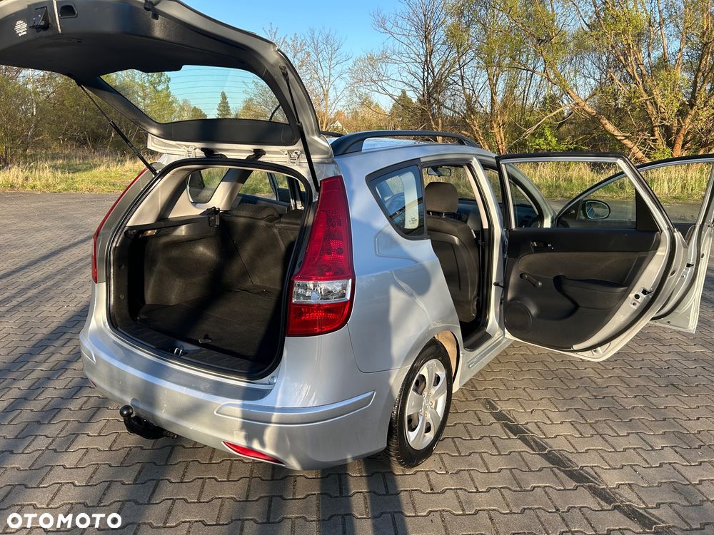 Hyundai i30 i30cw 1.6 CRDi FIFA WM Edition - 27