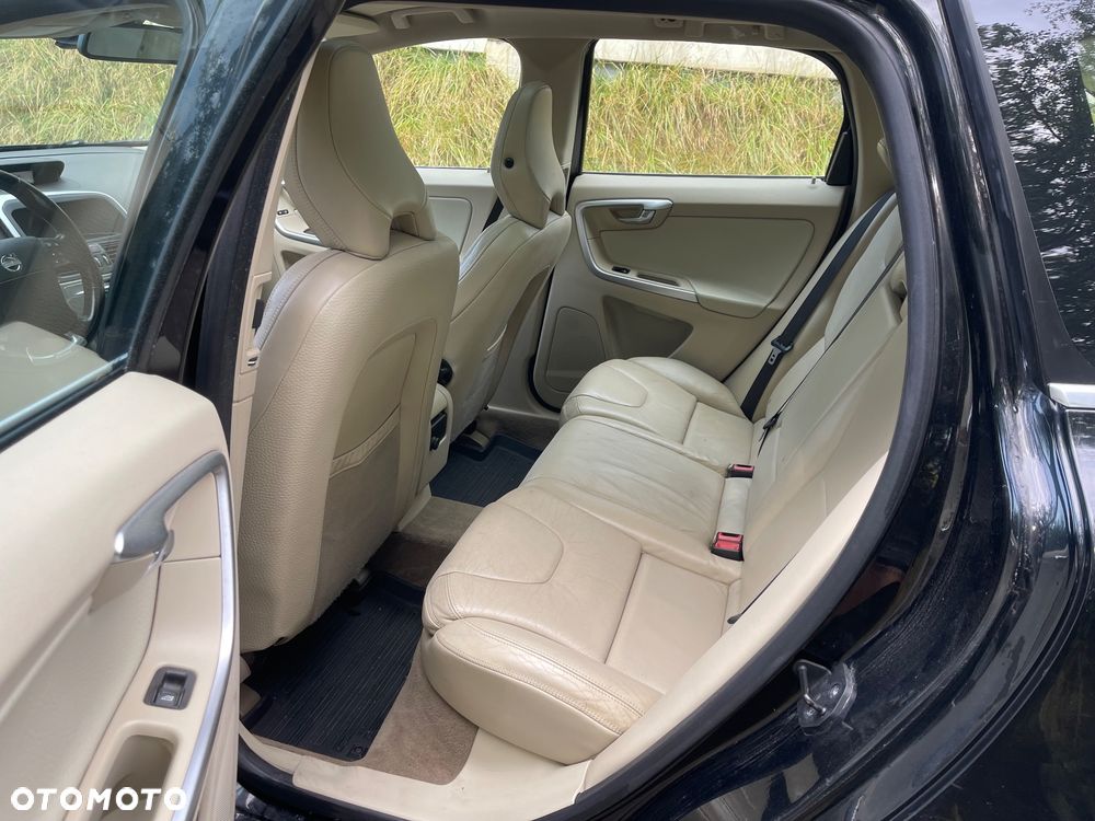 Volvo XC 60 D5 AWD Kinetic - 11