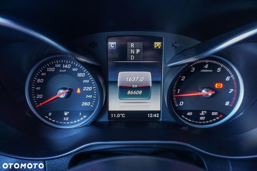 Mercedes-Benz GLC 250 4Matic 9G-TRONIC AMG Line - 12