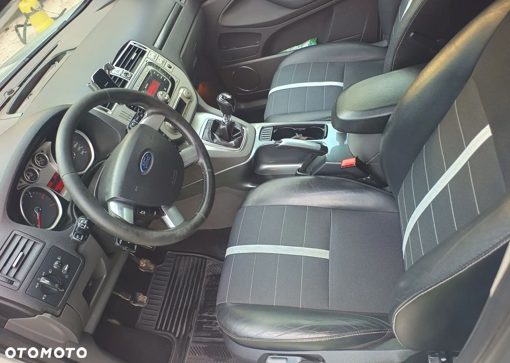 Ford Kuga - 14