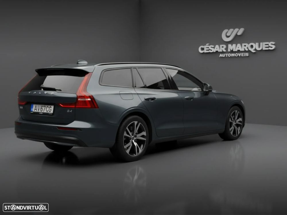Volvo V60 2.0 B4 Plus Dark Auto - 3