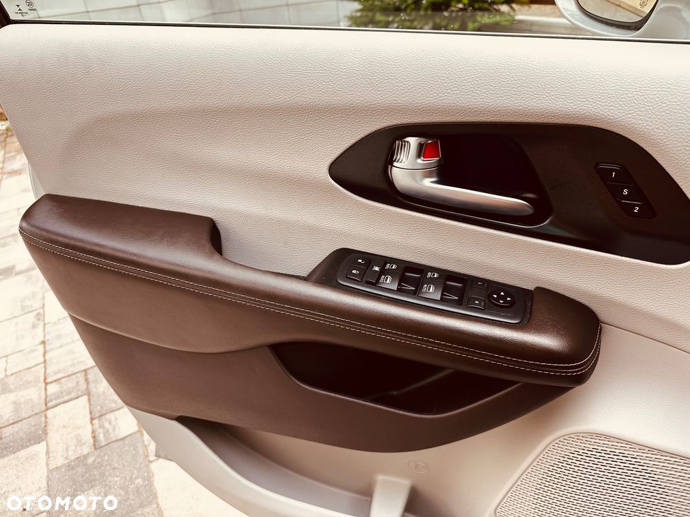 Chrysler Pacifica - 32