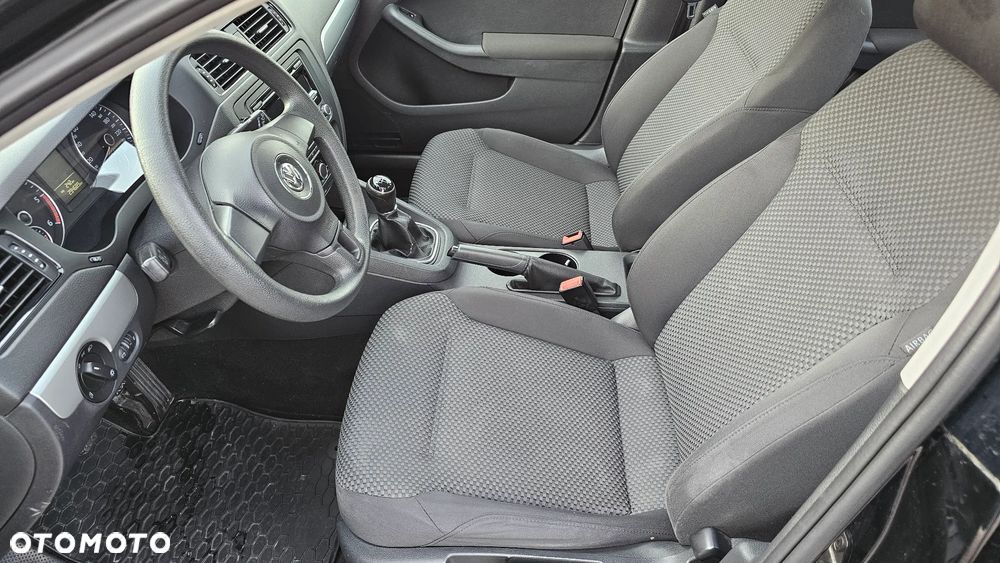 Volkswagen Jetta 1.6 TDI Comfortline - 12