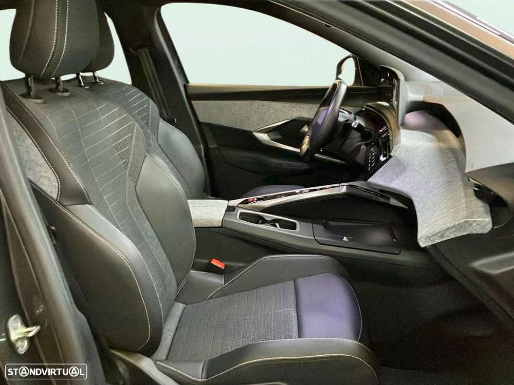Peugeot 3008 1.2 Hybrid Allure e-DCS6 - 17