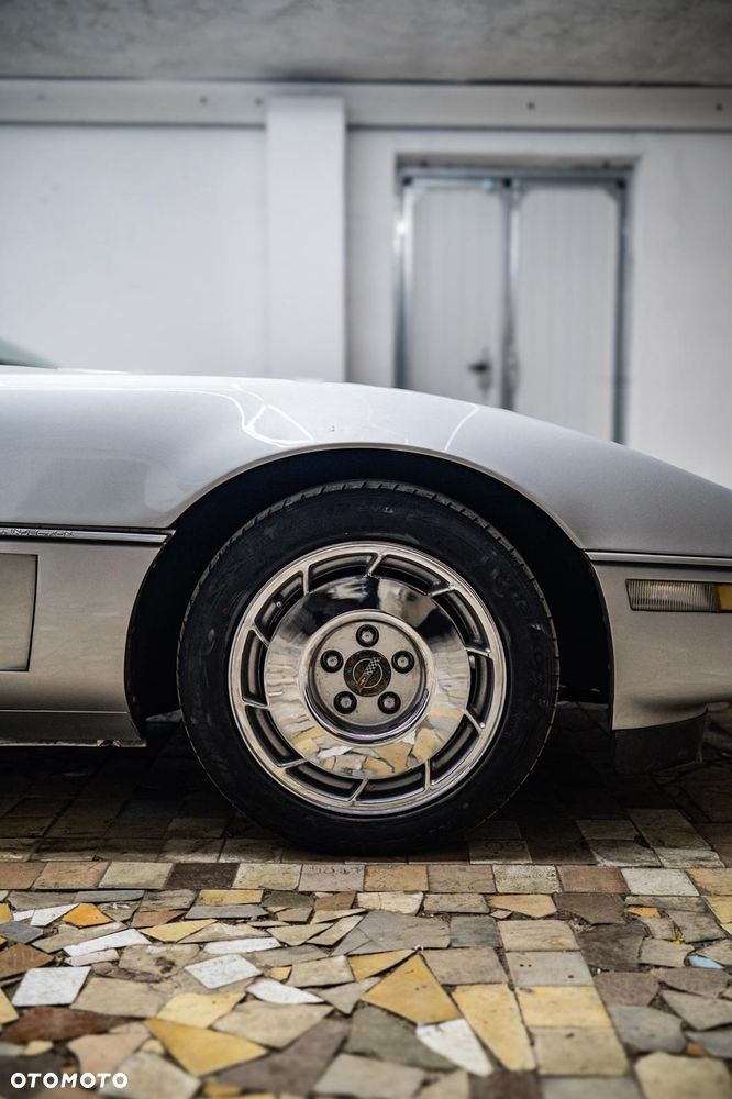 Chevrolet Corvette - 6