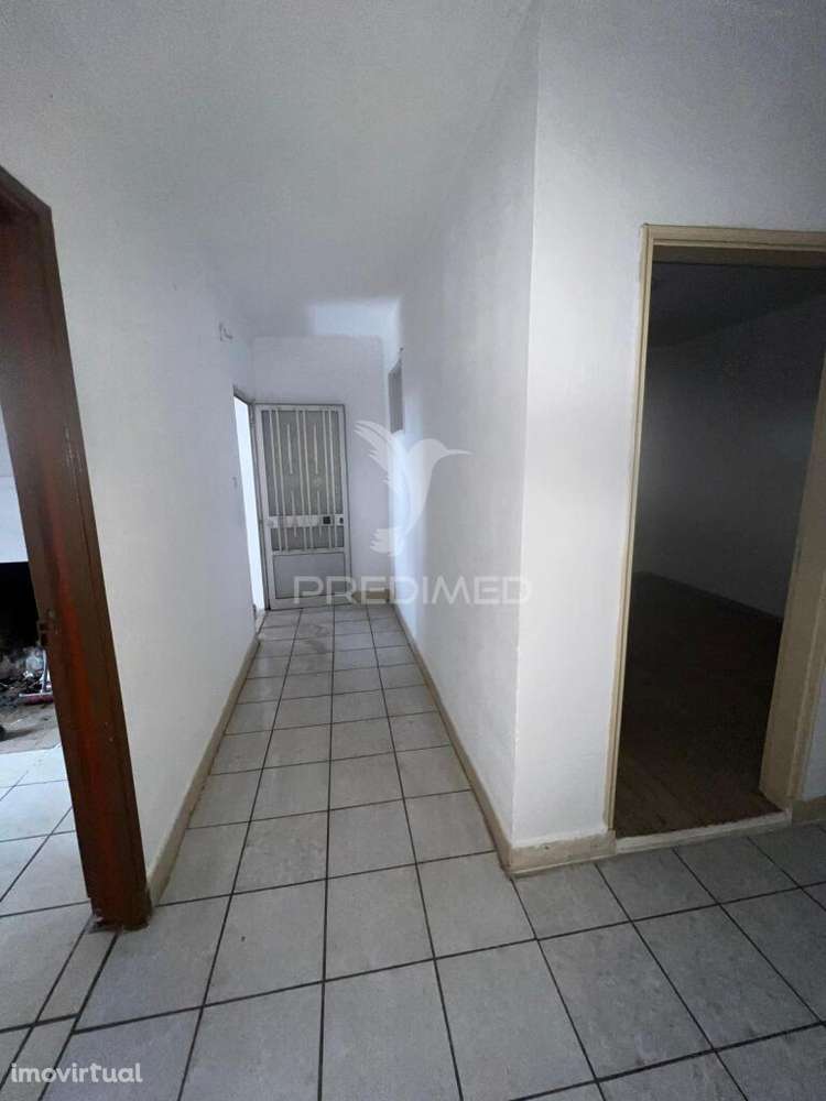 Prédio em propriedade total com elevado potencial de investimento –... - Grande imagem: 4/33