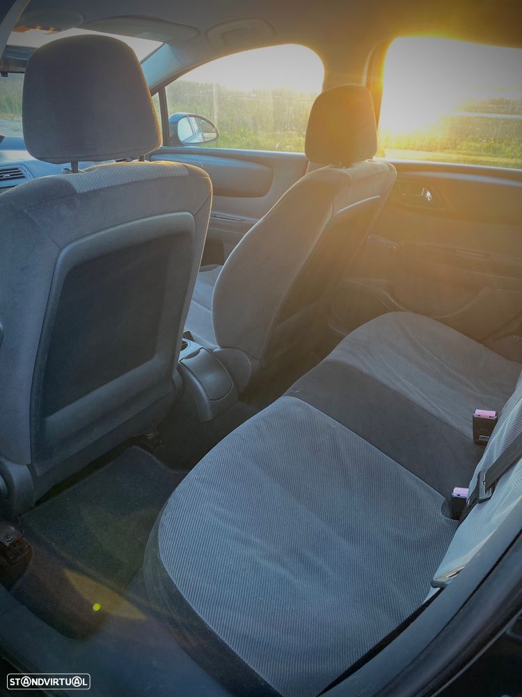 Citroën C4 1.6 HDi 110 Exclusive - 7