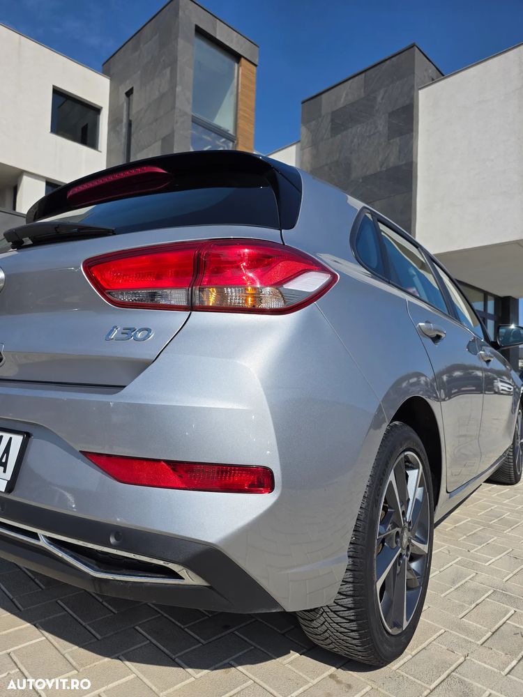 Hyundai i30 1.0 T-GDI 48V-Hybrid DCT Select - 11