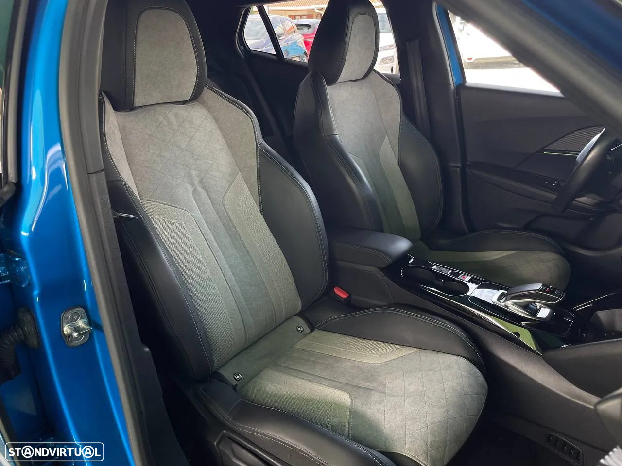 Peugeot e-2008 50 kWh GT - 18