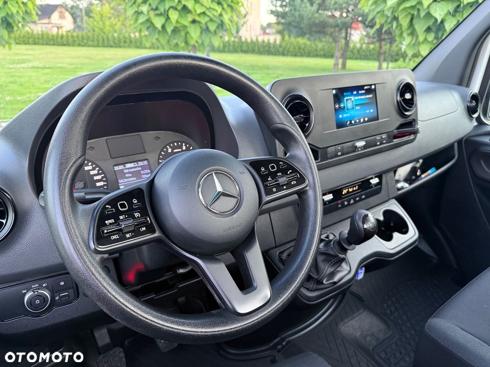 Mercedes-Benz Sprinter - 19