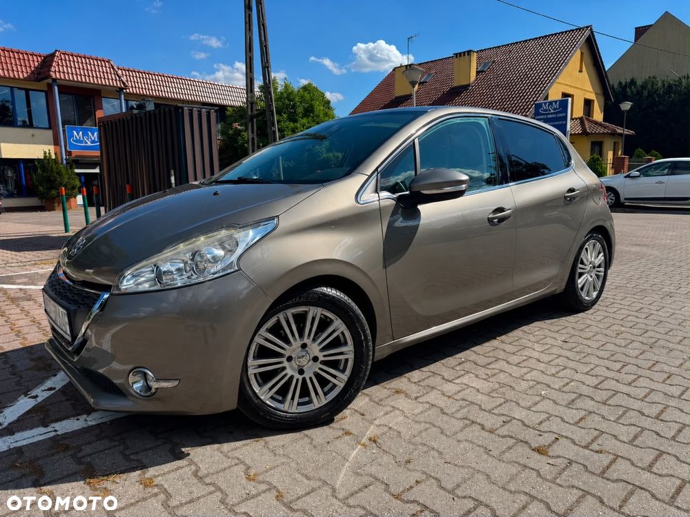 Peugeot 208 - 1