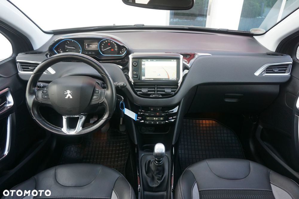 Peugeot 2008 1.6 BlueHDi Allure S&S - 32