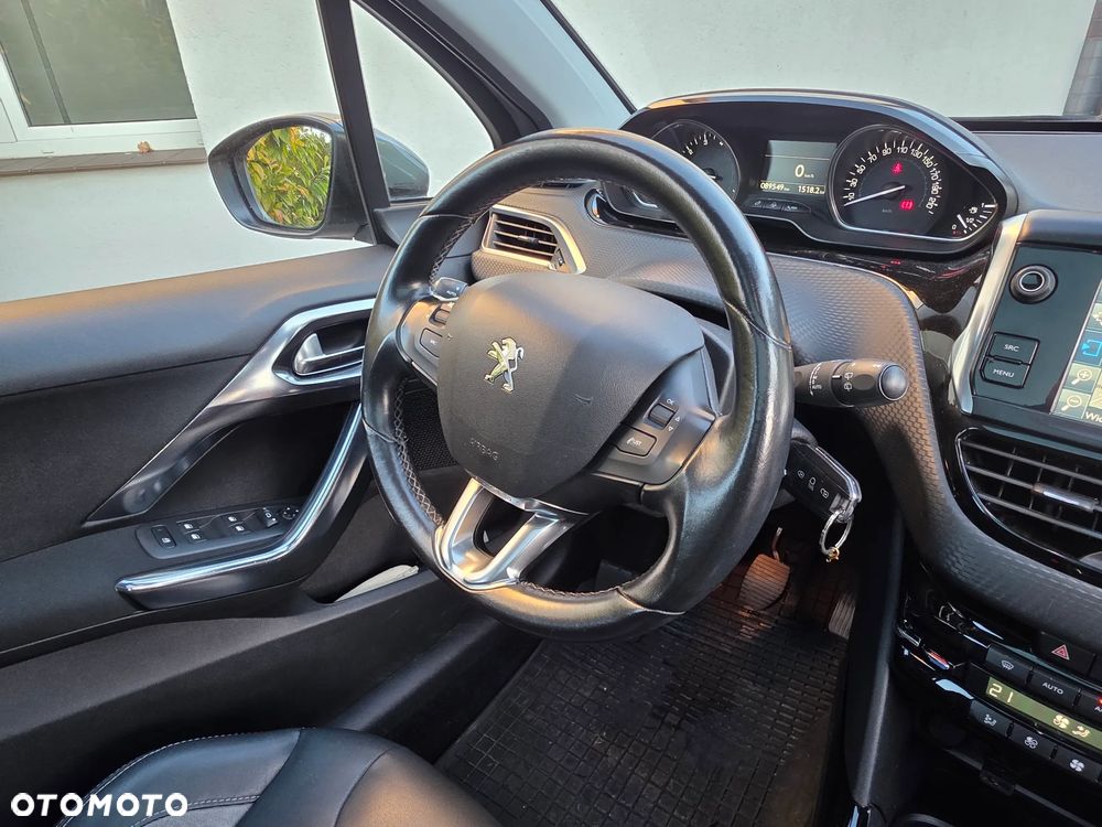 Peugeot 2008 1.2 Pure Tech Allure S&S - 24