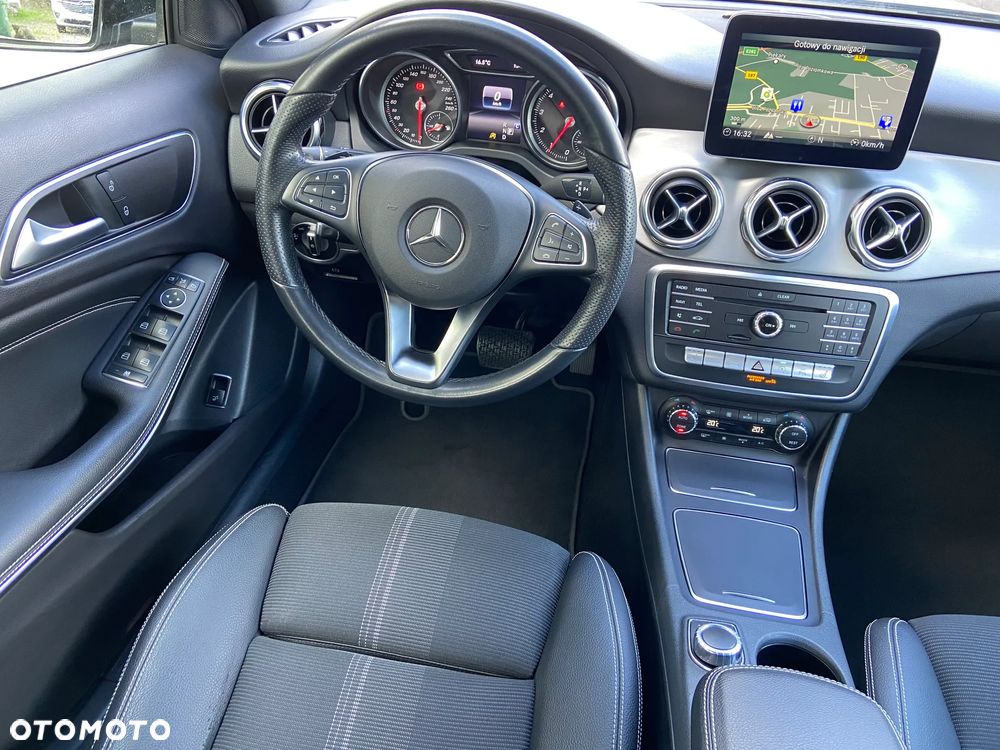 Mercedes-Benz GLA - 23