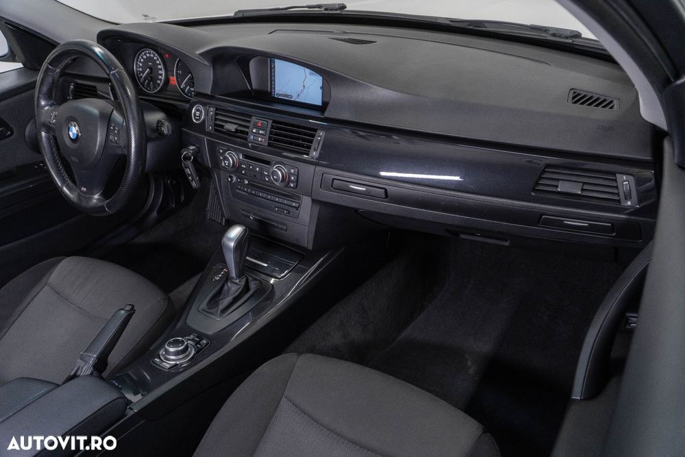 BMW Seria 3 318d DPF Touring Aut. - 13