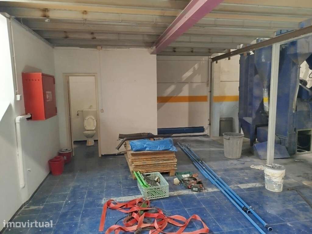 Armazém para arrendar na Venda do Pinheiro - Grande imagem: 5/10