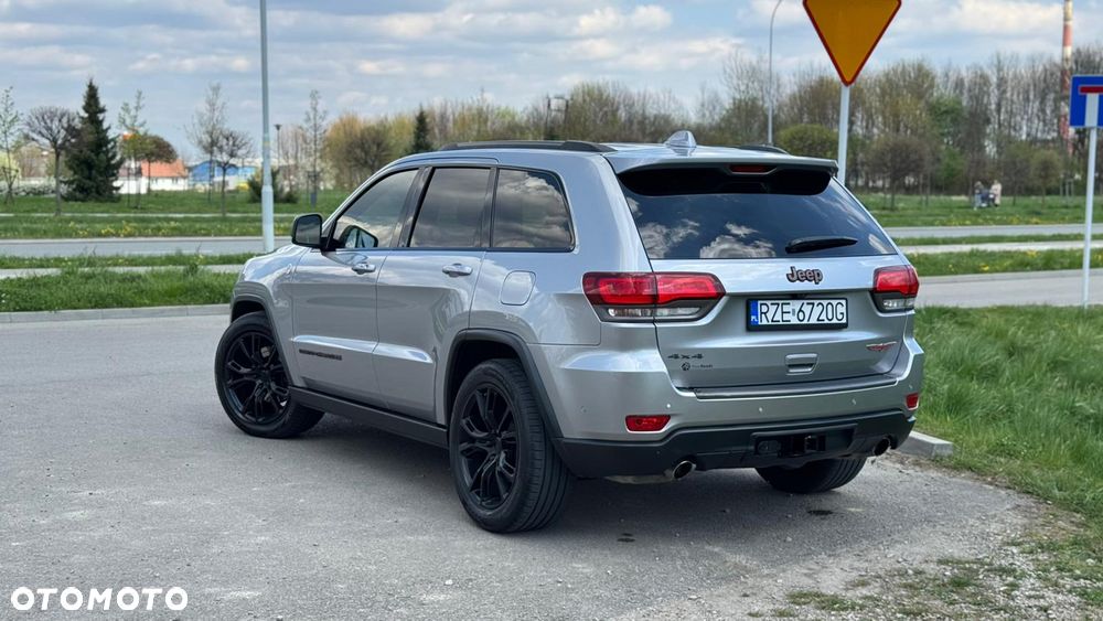Jeep Grand Cherokee - 13
