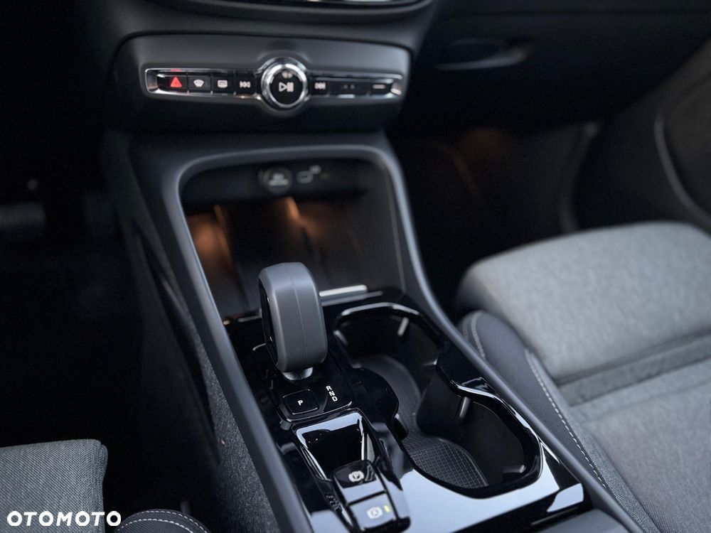 Volvo XC 40 B3 Plus Dark - 36