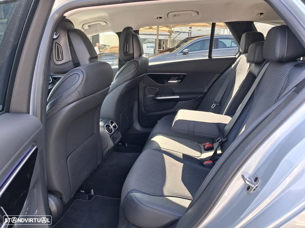 Mercedes-Benz C 300 e Avantgarde — fotografia 11