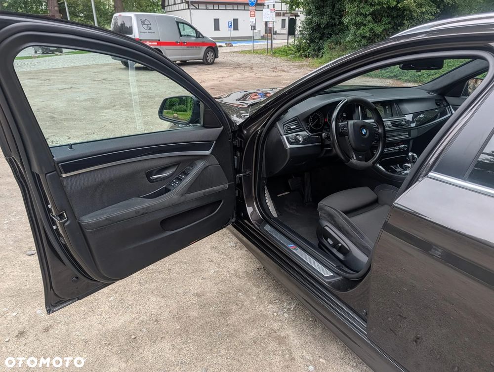 BMW Seria 5 520d M Sport - 28
