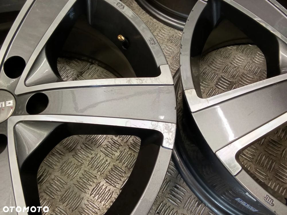 Felgi MOMO ITALY 8Jx18 et30 5x120  BMW INSIGNIA - 8