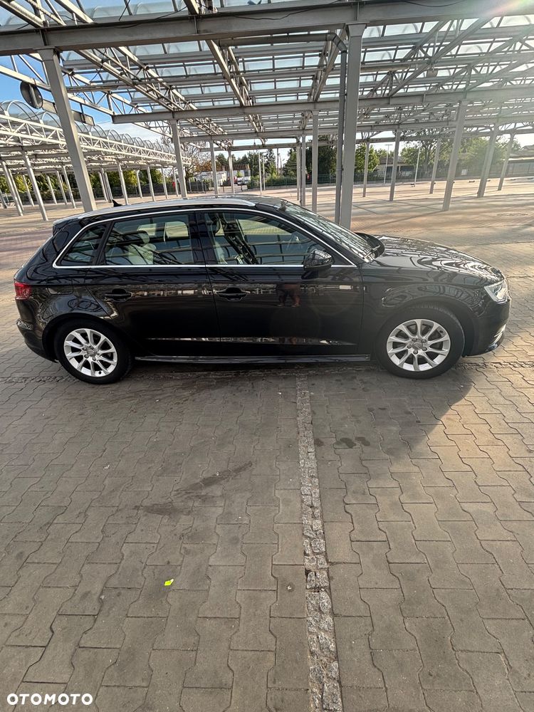 Audi A3 Sportback 1.6 TDI clean diesel Ambiente - 2