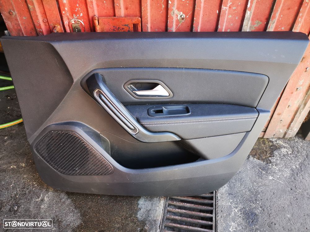 DACIA DUSTER FORRA / QUARTELA PORTA FRENTE DIREITA - FP015 - 1
