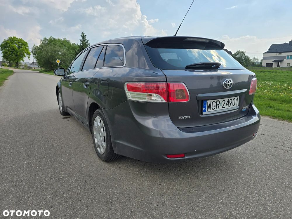 Toyota Avensis 2.0 D-4D Luna - 1