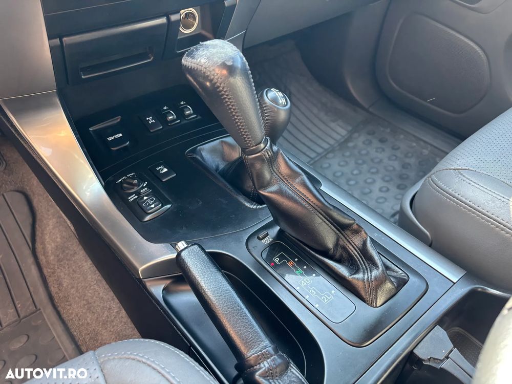 Toyota Land Cruiser 3.0l Turbo D-4D A/T AVS Luxury - 18