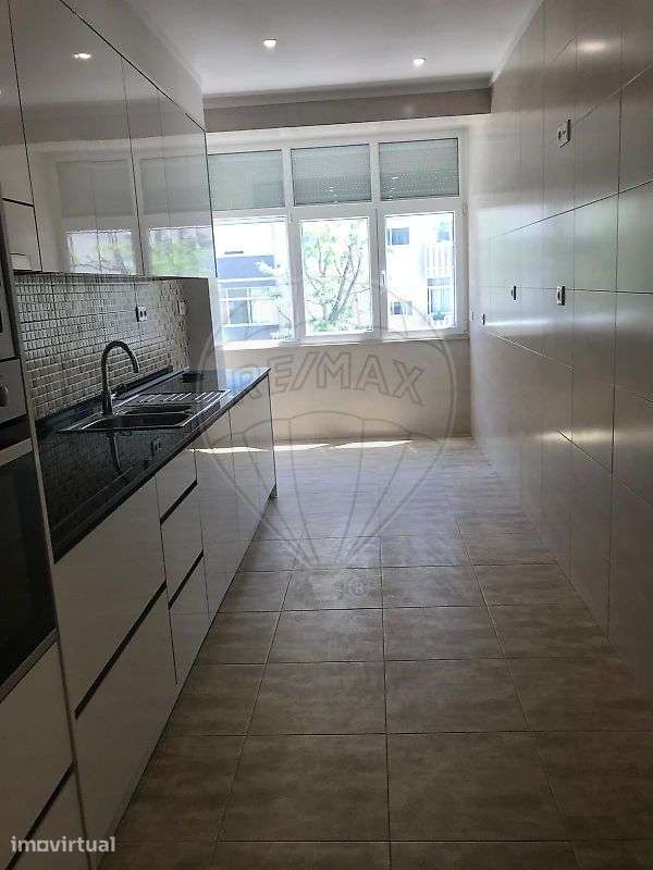 Apartamento T3 para venda em Almada - Grande imagem: 2/19