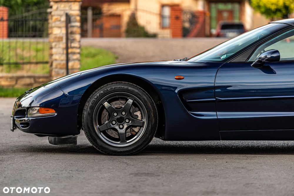 Chevrolet Corvette - 18