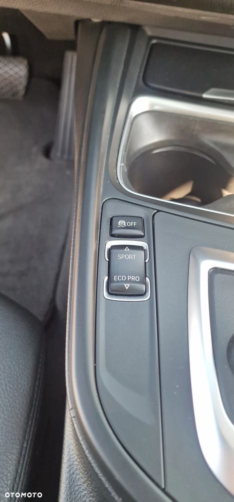 BMW Seria 3 320i Sport Line - 35