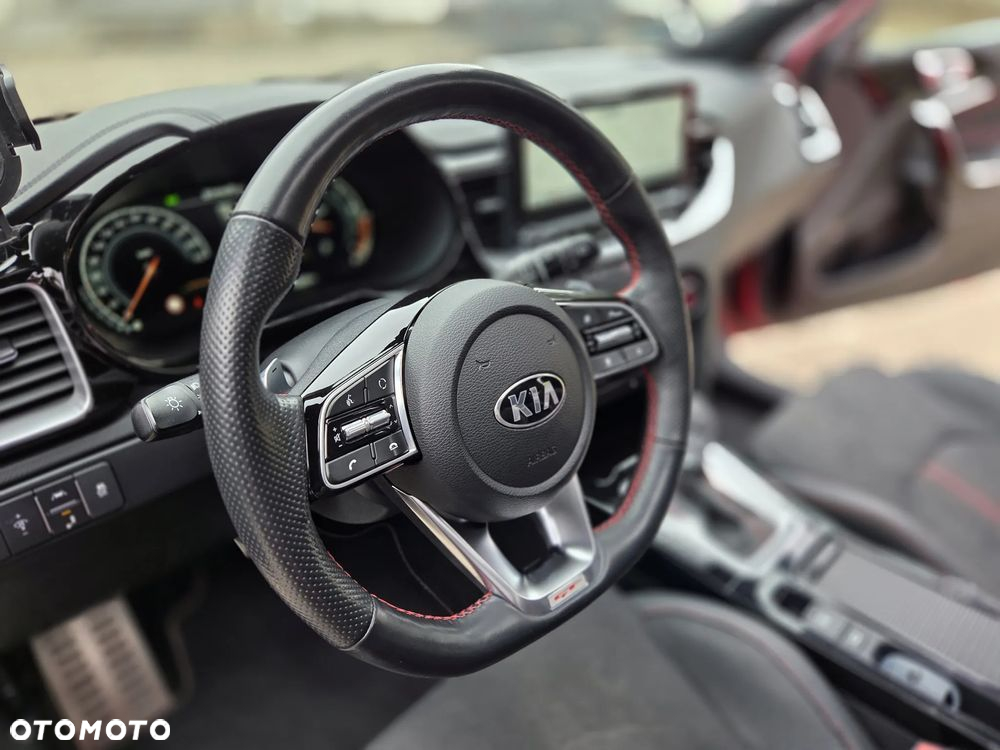 Kia Ceed 1.6 T-GDI GT DCT - 17