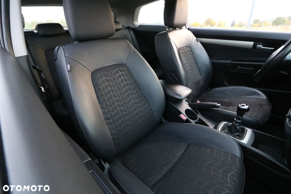 Kia ProCeed 2.0 CVVT TX - 8