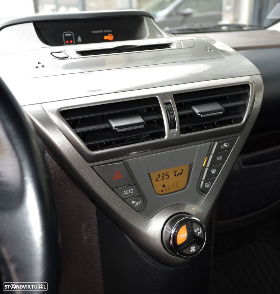 Toyota iQ 1.0 VVT-i Essential+AC - 44