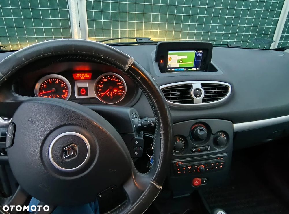 Renault Clio - 10