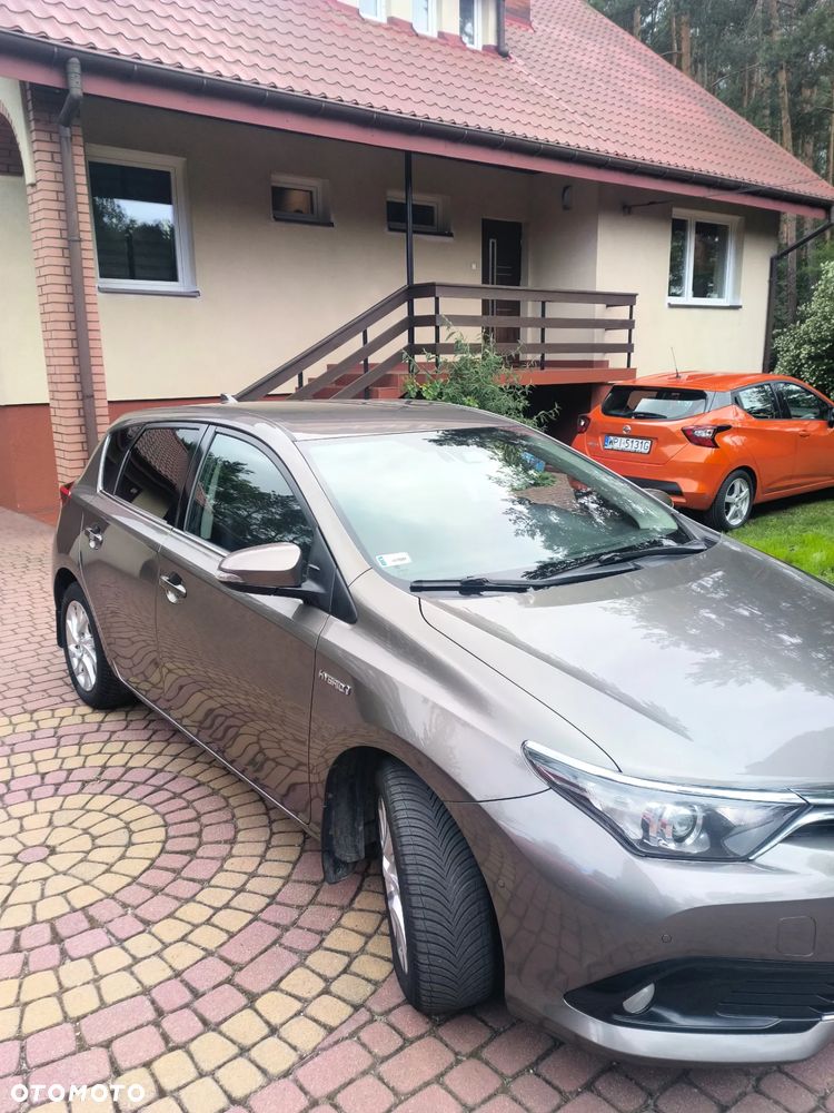 Toyota Auris Hybrid 135 Prestige - 2