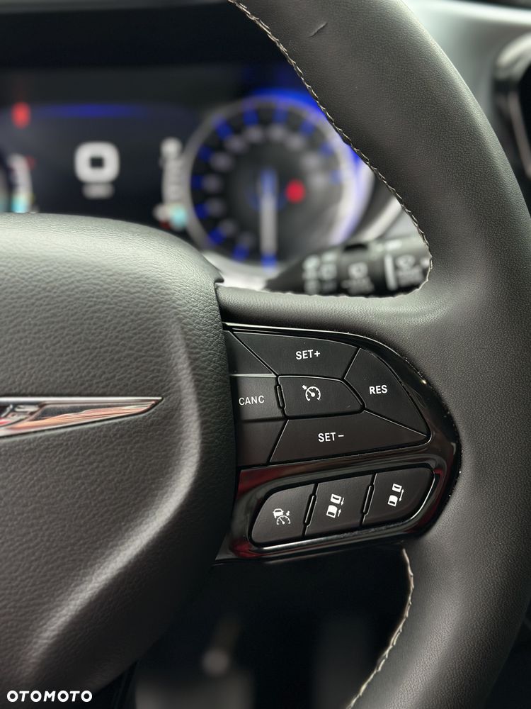 Chrysler Pacifica - 16