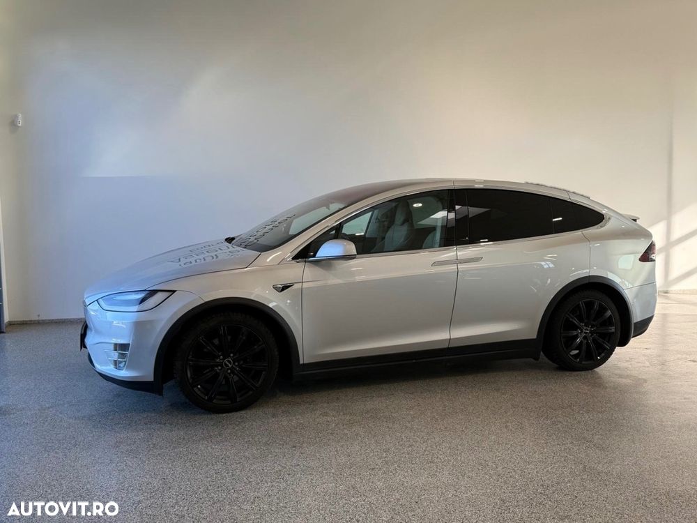 Tesla Model X - 9