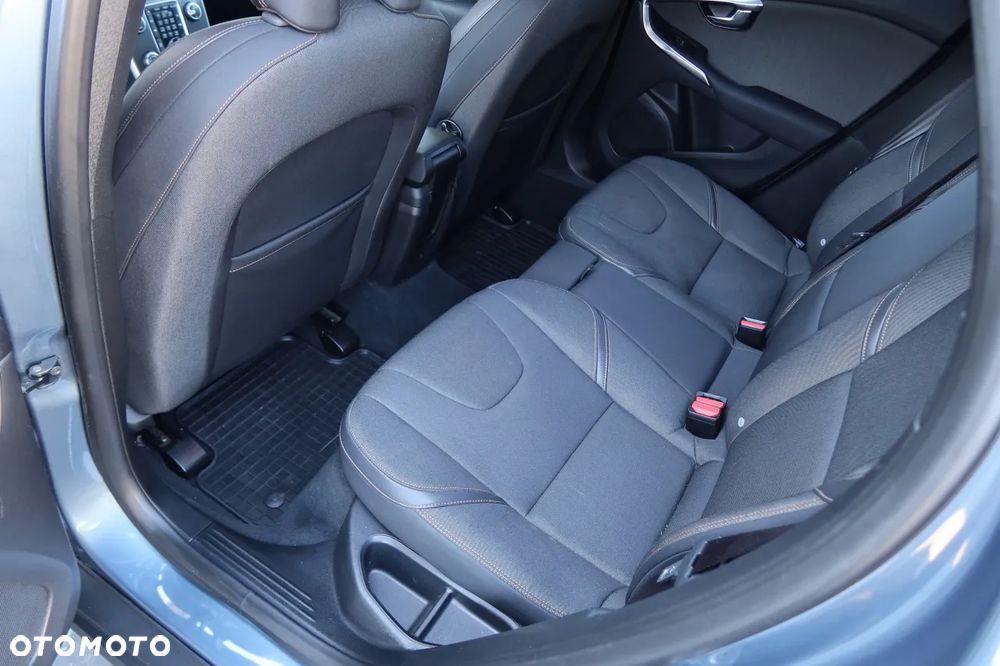Volvo V40 D3 Momentum - 4