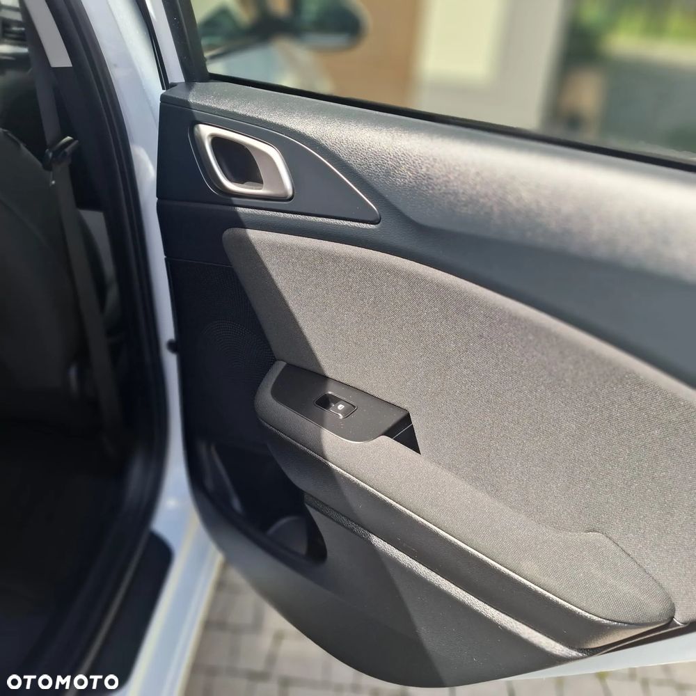 Kia Ceed - 12