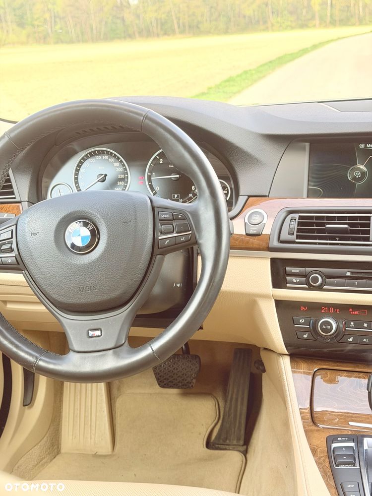 BMW Seria 5 525d - 16