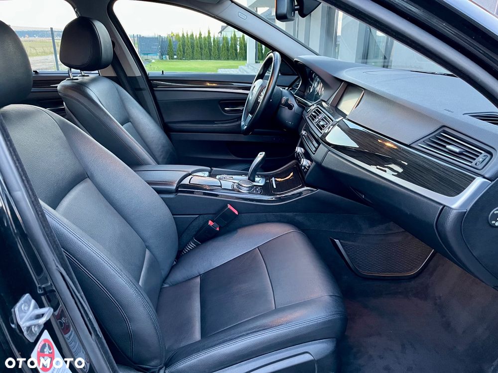 BMW Seria 5 525d Touring Luxury Line - 18