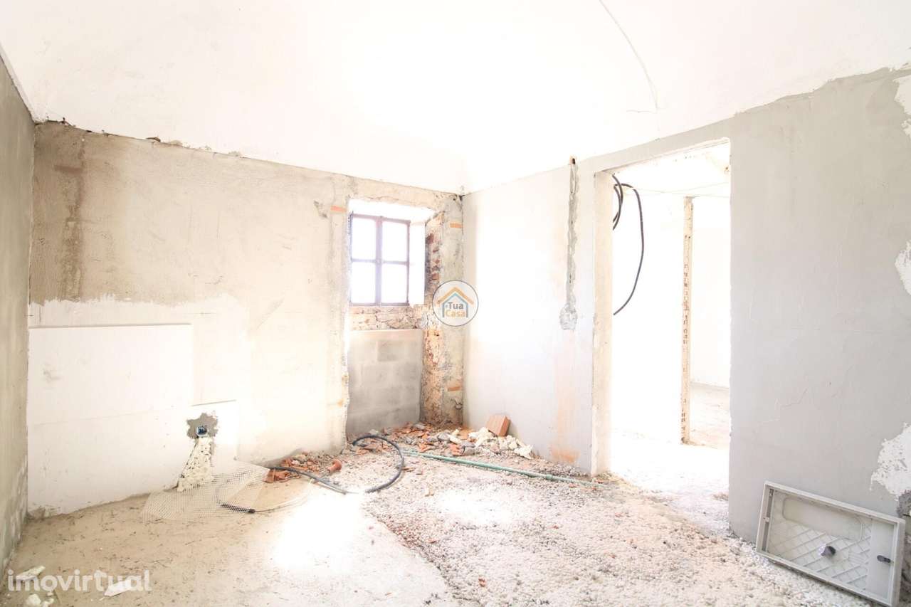 Moradia T3 com Quintal e Garagem em Recuperação Localizada na Aldeia d - Grande imagem: 5/25